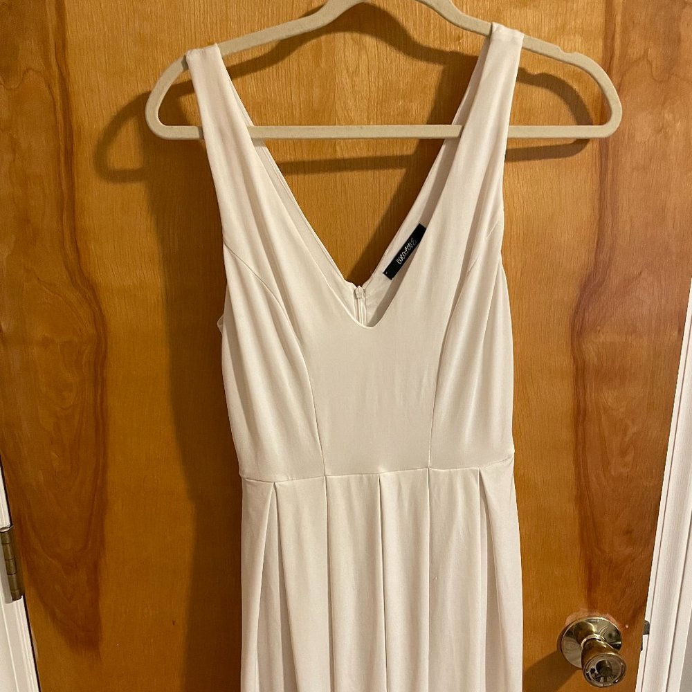 White, V-Neck dres